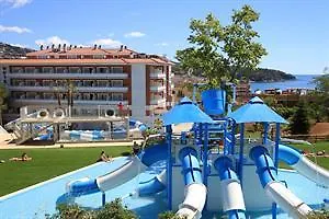 Gran Garbi Mar & Aquasplash 4* 滨海略雷特