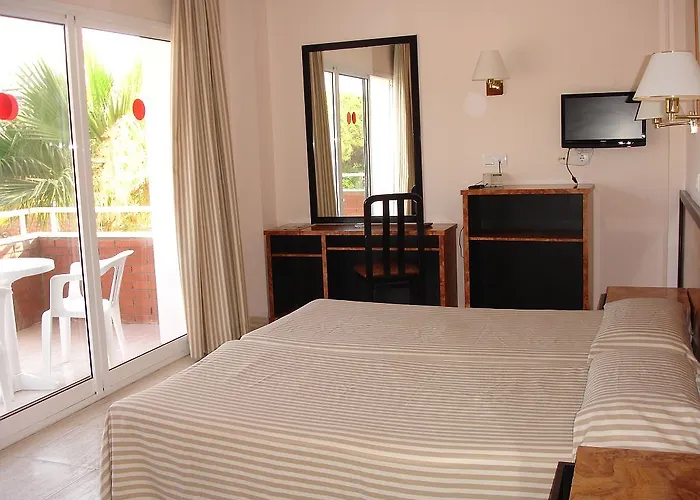 Gran Garbi Mar & Aquasplash Hotel 4*